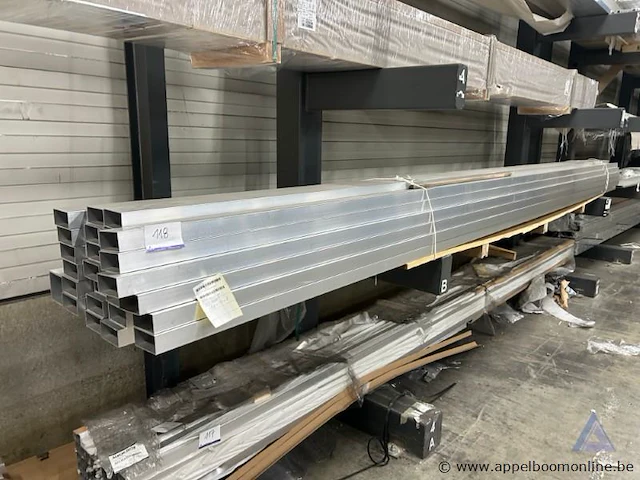 26 rechthoekige aluminium kokers. afmetingen 100 x 50 x 6000 mm, wanddikte 2,0 mm. - afbeelding 1 van  3