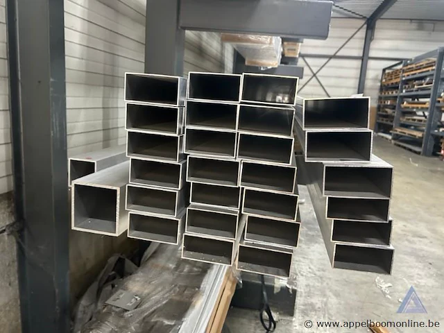 26 rechthoekige aluminium kokers. afmetingen 100 x 50 x 6000 mm, wanddikte 2,0 mm. - afbeelding 2 van  3