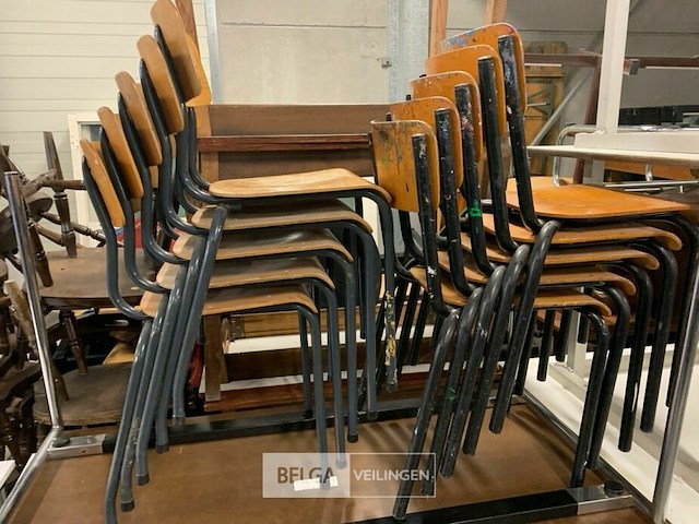 26 stapelbare houten stoelen - afbeelding 4 van  4