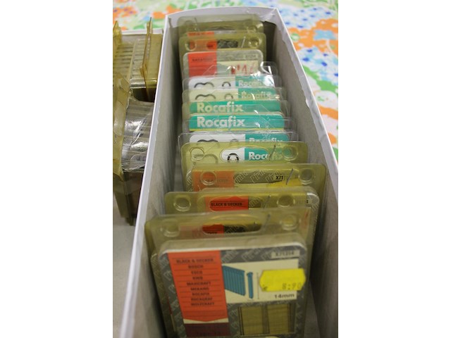 26 x doosjes nietjes en nagels voor pistool - afbeelding 1 van  2