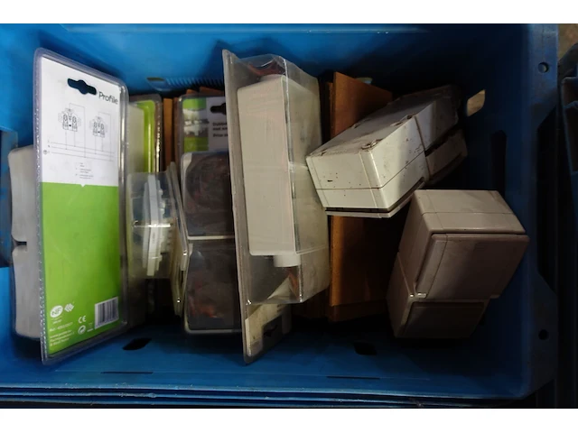 26x stapelbare kunststof bak + inhoud - afbeelding 16 van  22