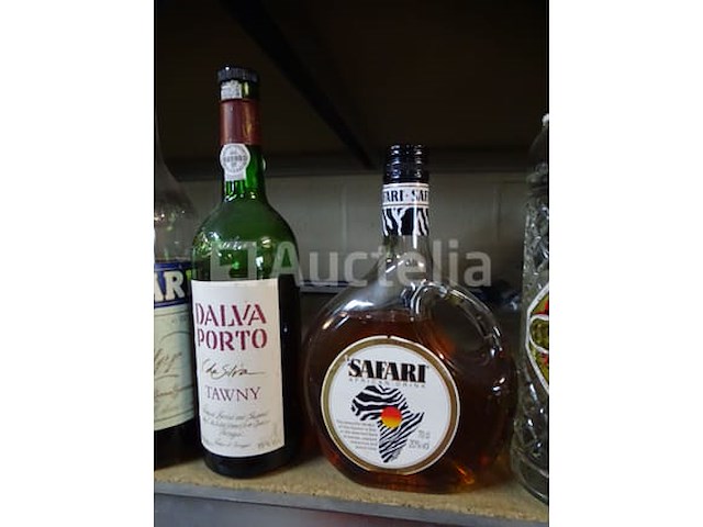 27 flessen (wijnen, sterke dranken: volle of geopende flessen - zie detail) - afbeelding 3 van  14