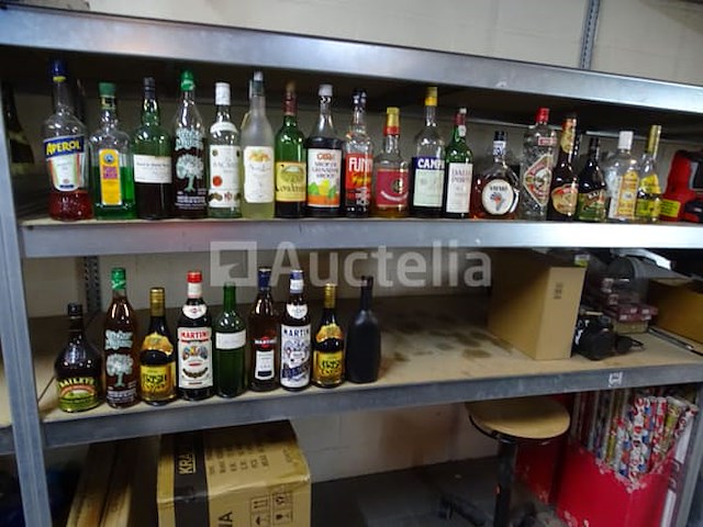 27 flessen (wijnen, sterke dranken: volle of geopende flessen - zie detail) - afbeelding 1 van  14