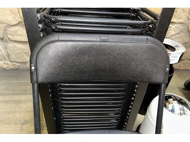 27 klapstoelen + opbergkar - afbeelding 3 van  7