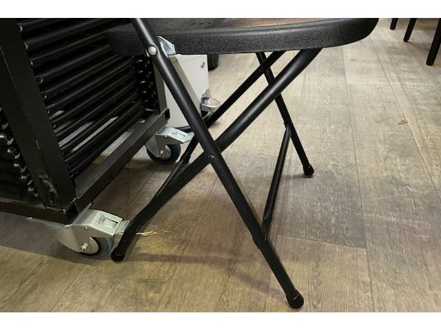 27 klapstoelen + opbergkar - afbeelding 5 van  7