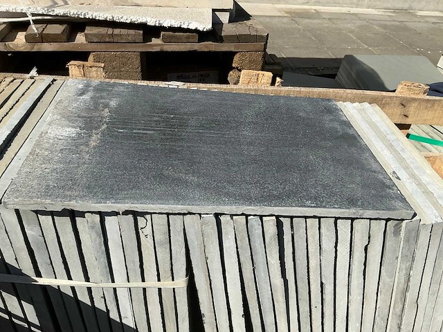 27,72 m2 natuurstenen tegels - afbeelding 1 van  1