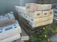 ± 28 betonvoeten - afbeelding 1 van  4