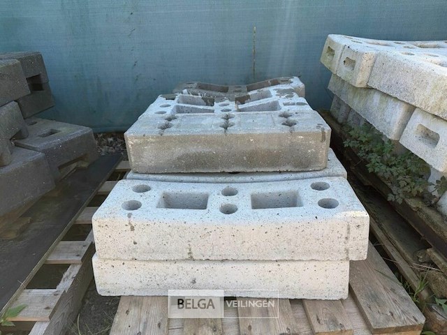 ± 28 betonvoeten - afbeelding 3 van  4