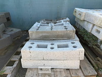 ± 28 betonvoeten - afbeelding 3 van  4
