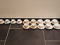 28 diverse stuks theeservies - afbeelding 1 van  11