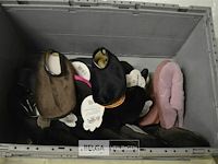 ±28 paar div huissloffen - afbeelding 1 van  3