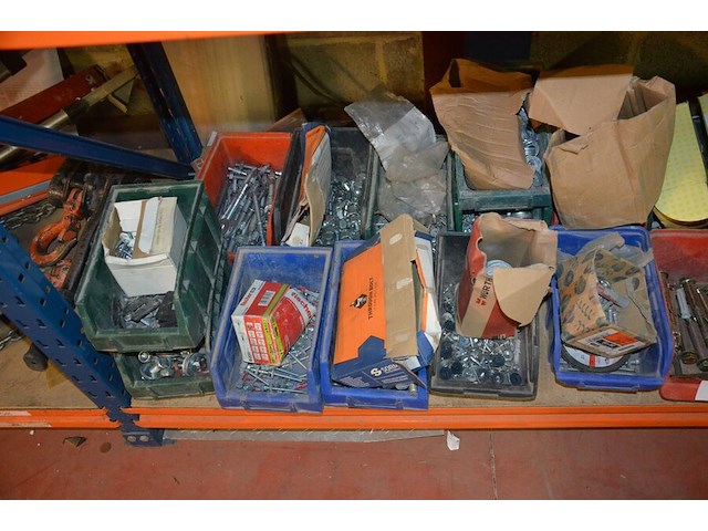 28 pvc bakjes met schroeven, bouten, rondellen en nagels - afbeelding 2 van  6