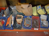 28 pvc bakjes met schroeven, bouten, rondellen en nagels - afbeelding 3 van  6