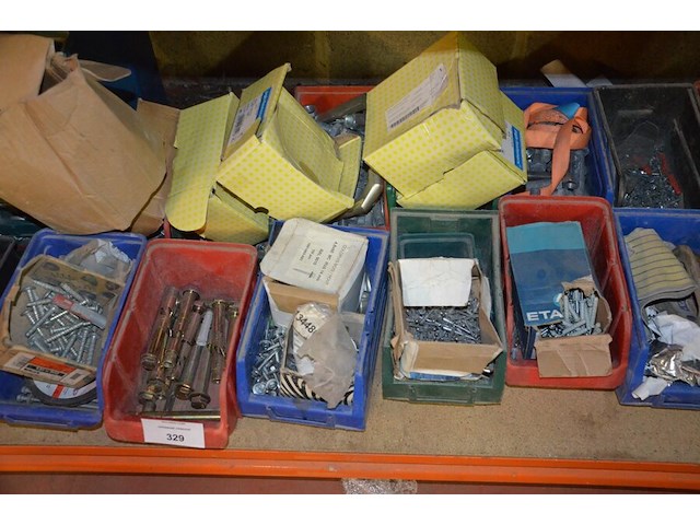 28 pvc bakjes met schroeven, bouten, rondellen en nagels - afbeelding 4 van  6