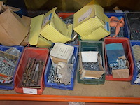 28 pvc bakjes met schroeven, bouten, rondellen en nagels - afbeelding 4 van  6
