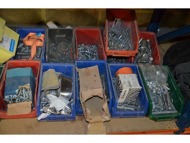 28 pvc bakjes met schroeven, bouten, rondellen en nagels - afbeelding 6 van  6