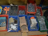 28 pvc bakjes met schroeven, bouten, rondellen en nagels - afbeelding 6 van  6