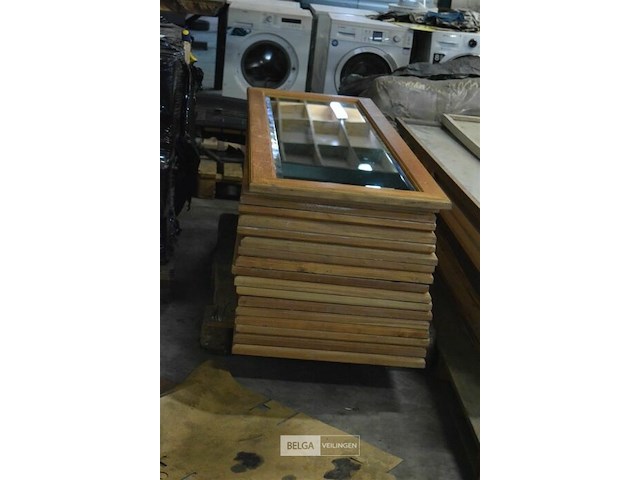 ±28 spiegels in houten kader - afbeelding 1 van  3