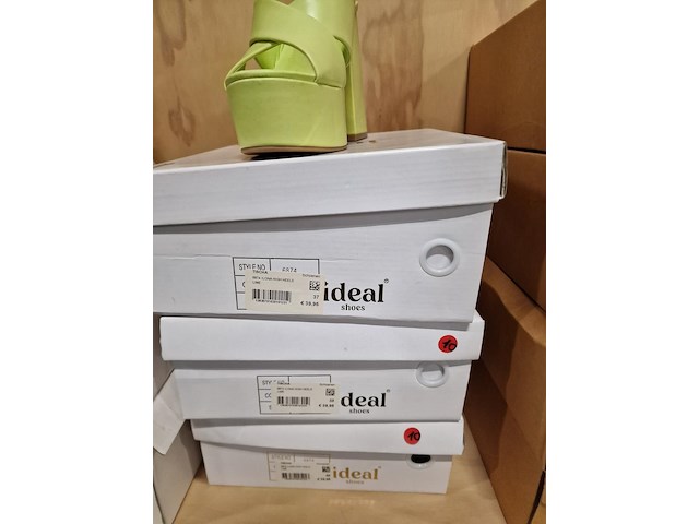 28-tal paar damesschoenen - afbeelding 3 van  8