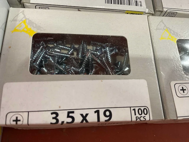 28 x dozen schroeven met afdekplaatje; zelfborende schroeven - afbeelding 6 van  7