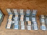 28 x dozen sluitringen; moeren; zeskanttapbouten; nagels platte kop