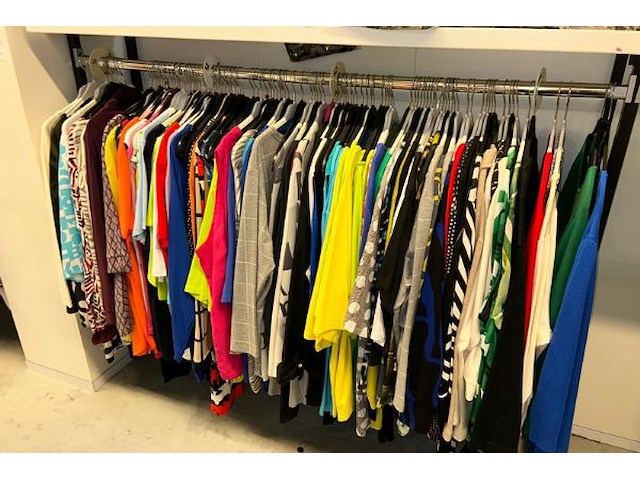 285 dames rokken, truien, blouses, t-shirt - afbeelding 6 van  14