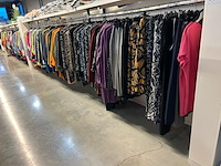 285 dames rokken, truien, blouses, t-shirt - afbeelding 1 van  14