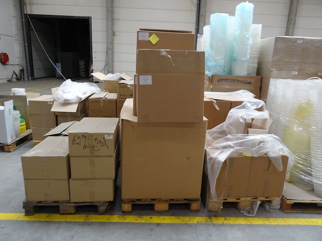 28x pallet diverse plastic potjes/emmers - afbeelding 17 van  30