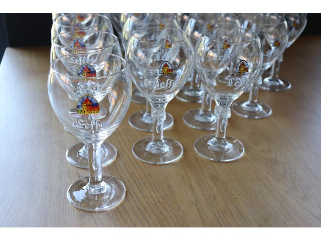 29 bierglazen leffe - afbeelding 3 van  6