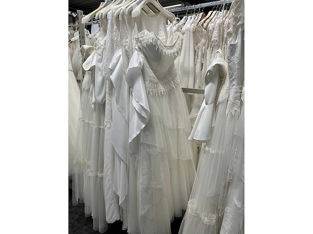 29 bruidsjurken villais (totaalprijs) - afbeelding 13 van  62