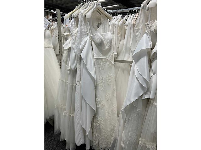 29 bruidsjurken villais (totaalprijs) - afbeelding 16 van  62