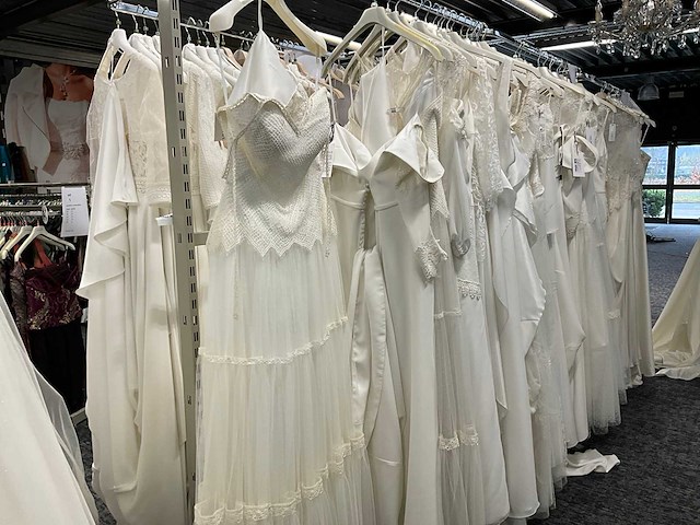 29 bruidsjurken villais (totaalprijs) - afbeelding 58 van  62