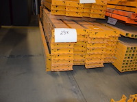 29 gele dwarsbalken afm. 3,60m jungheinrich