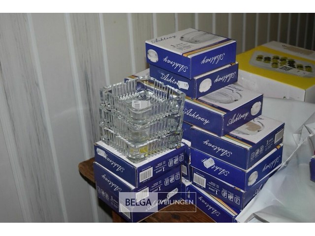 ±29 glazen asbakken - afbeelding 3 van  3