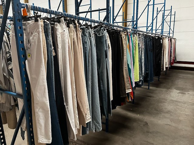 290 x damesbroeken - afbeelding 1 van  10