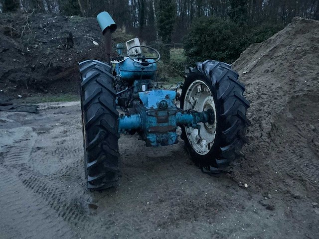 2953 fordson major oldtimer tractor - afbeelding 8 van  15