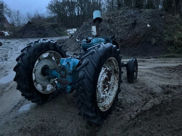 2953 fordson major oldtimer tractor - afbeelding 9 van  15