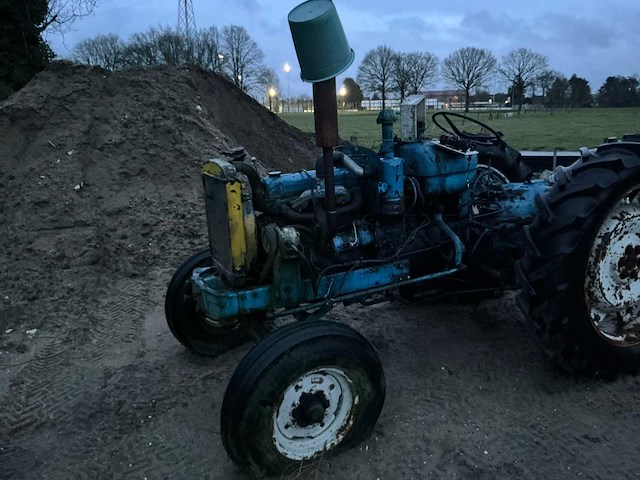 2953 fordson major oldtimer tractor - afbeelding 11 van  15