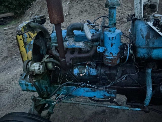 2953 fordson major oldtimer tractor - afbeelding 12 van  15