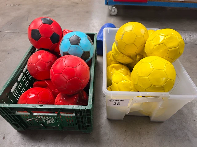 (29x) voetballen en speelhamer - afbeelding 2 van  3