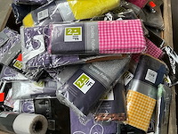 2lif palletdeal met o.a. tafellopers en display stof - afbeelding 3 van  6