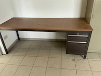 2m op 1m75 met ladekast bureautafel