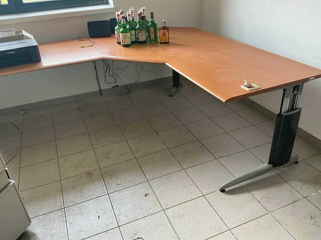 2m40 op 80 en 80 op 80 in hoogte verstelbaar bureautafel - afbeelding 1 van  2