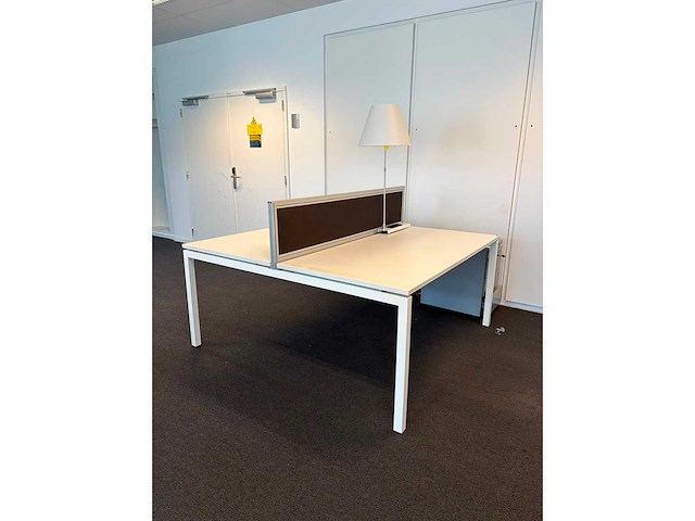 2p-workbench - bureau (4x) - afbeelding 1 van  4