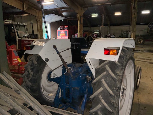 2wd landbouwtractor - afbeelding 1 van  2