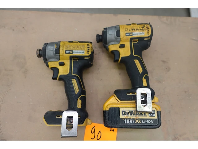 2x accu boorhamer dewalt - afbeelding 1 van  3