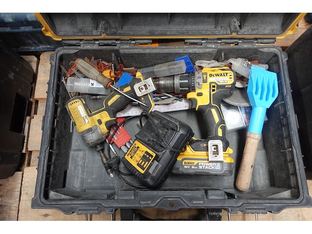 2x accu schroefmachine dewalt - afbeelding 1 van  6