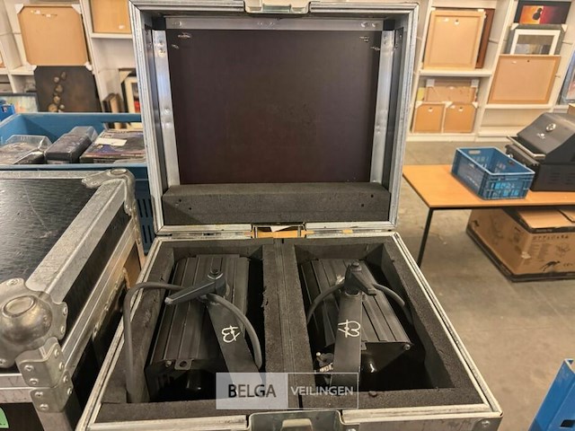 2x adb lamp in flightcase - afbeelding 1 van  5