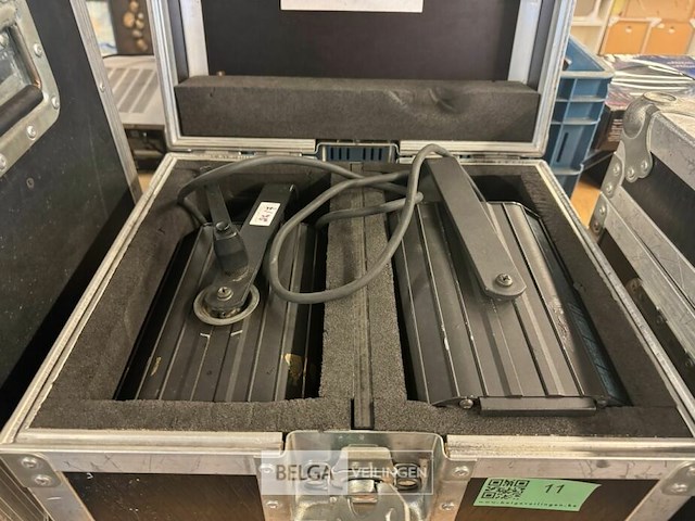2x adb lamp in flightcase - afbeelding 3 van  4