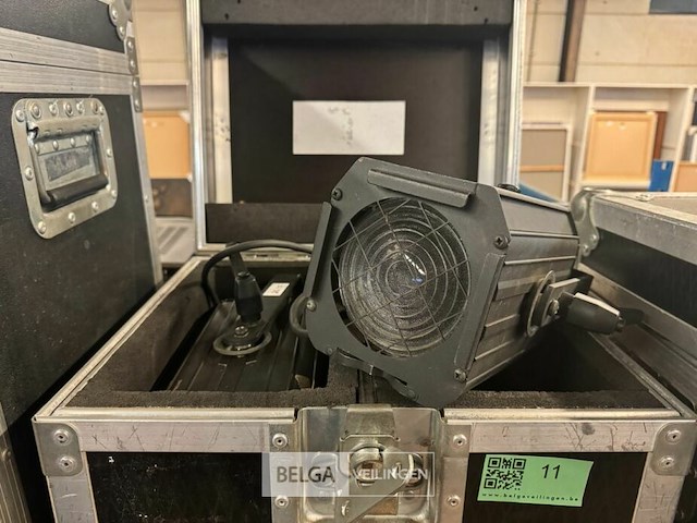 2x adb lamp in flightcase - afbeelding 4 van  4